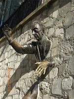 Ein Mann geht durch die Wand &ndash; &copy; Barbara Mihut (Eberhardt TRAVEL)