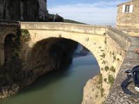 048 Römische Brücke in Vaison &ndash; &copy; Andrea Becker (Eberhardt TRAVEL)