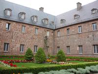 Klosterinnenhof auf dem Odilienberg &ndash; &copy; Sabine Heitzer (Eberhardt TRAVEL)