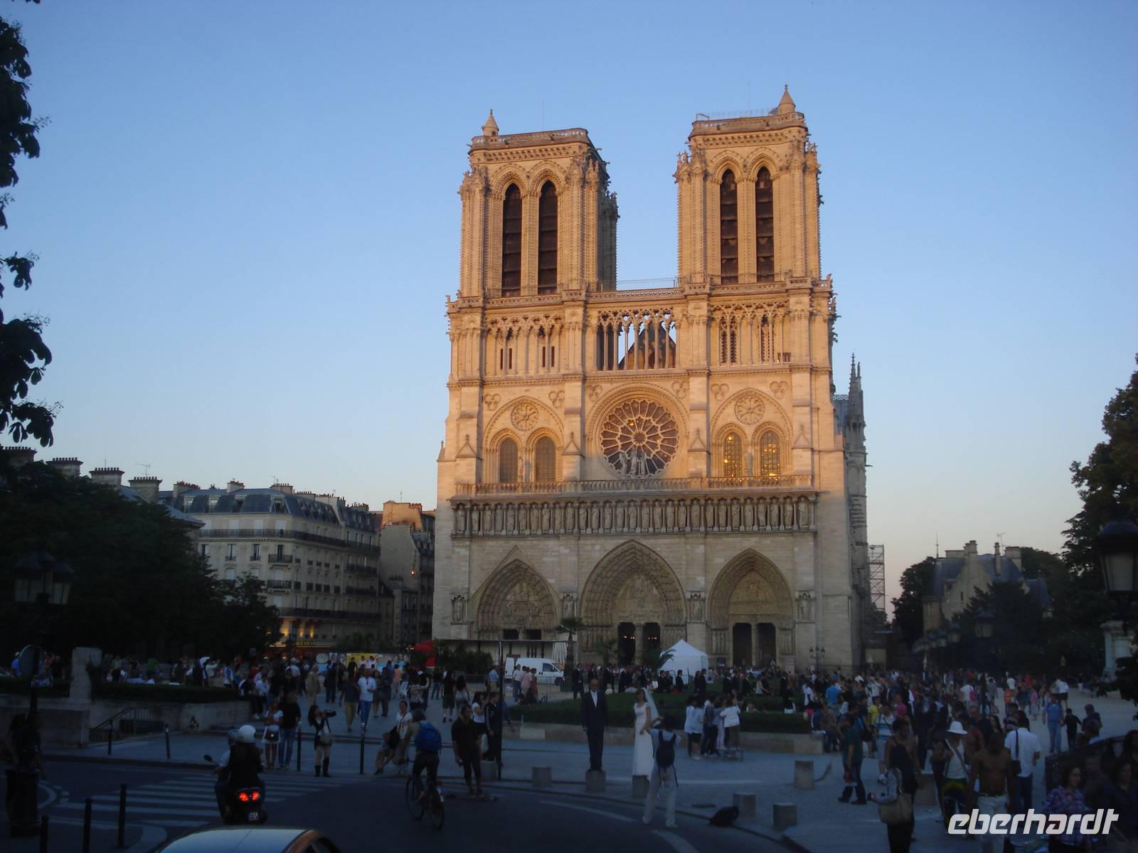 Paris Notre Dame im Abendlicht &ndash; &copy; Claudia Bernhardt (Eberhardt TRAVEL)