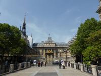 Gerichtsgebäude mit Saint Chapelle &ndash; &copy; Claudia Bernhardt (Eberhardt TRAVEL)