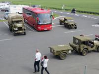 Eberhardt-Bus am D-Day eskortiert? &ndash; &copy; Jürgen Schmeißer (Eberhardt TRAVEL)