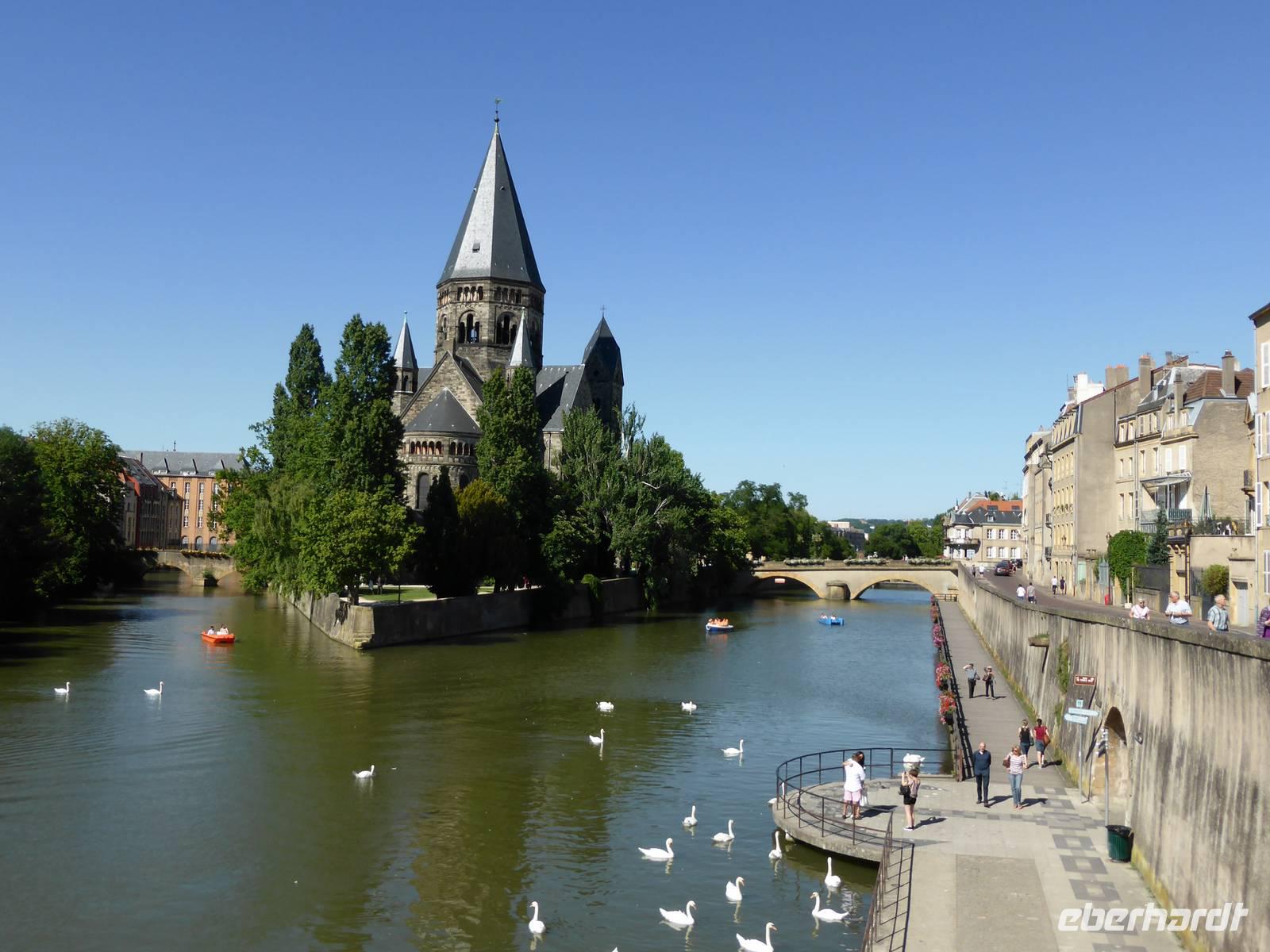 Metz - Blick über die Moselarme zur Temple Neuf &ndash; &copy; Claudia Bernhardt (Eberhardt TRAVEL)