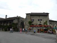 Yvoire - Eingang zu einem der schönsten Dörfer Frankreichs &ndash; &copy; Claudia Bernhardt (Eberhardt TRAVEL)