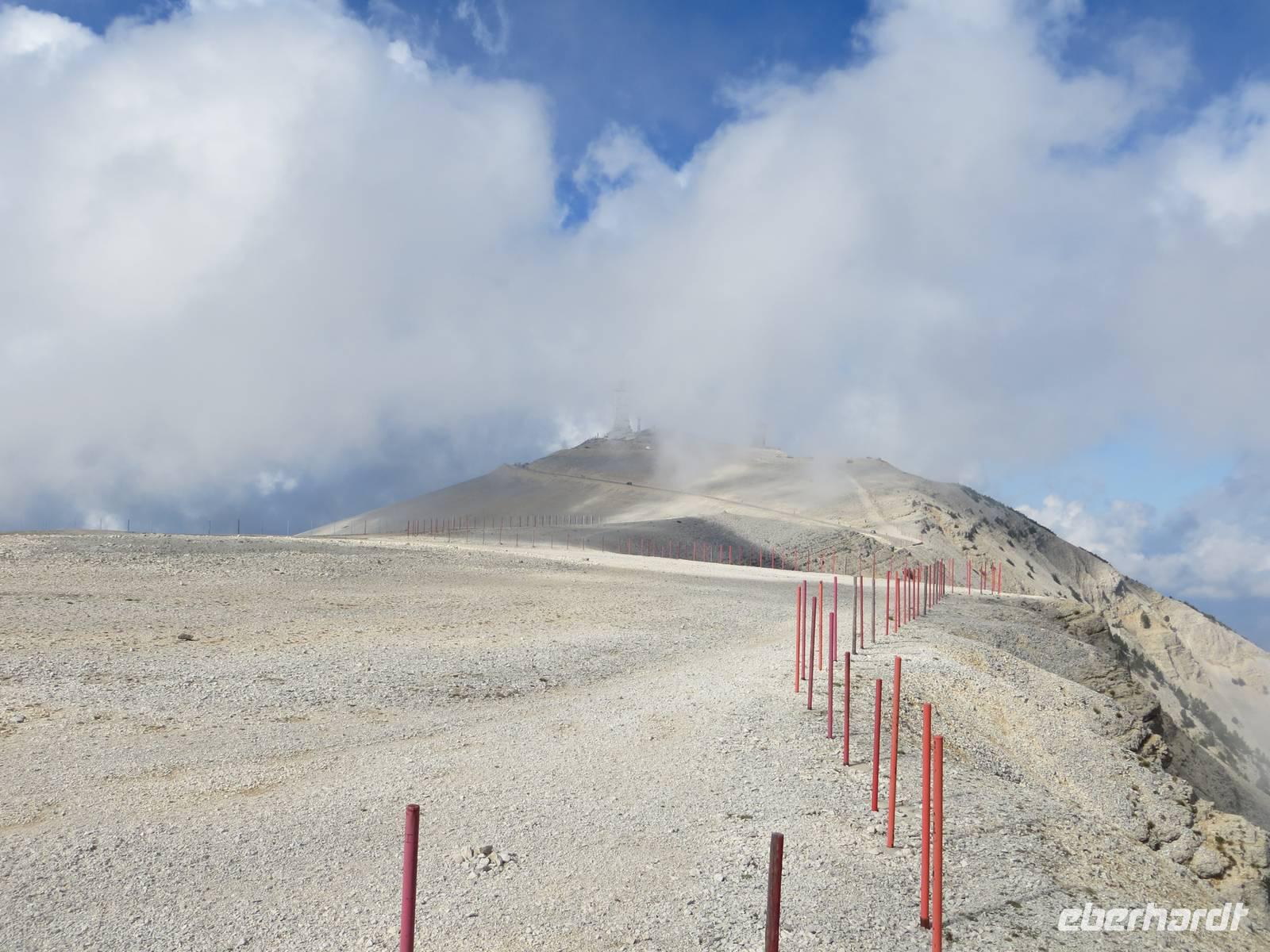 Mont Ventoux in den Wolken &ndash; &copy; Jürgen Schmeißer (Eberhardt TRAVEL)