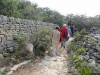 Fußweg nach Gordes &ndash; &copy; Jürgen Schmeißer (Eberhardt TRAVEL)