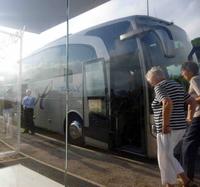 Eric vor unserem Bus &ndash; &copy; Grit Wendelberger (Eberhardt TRAVEL)