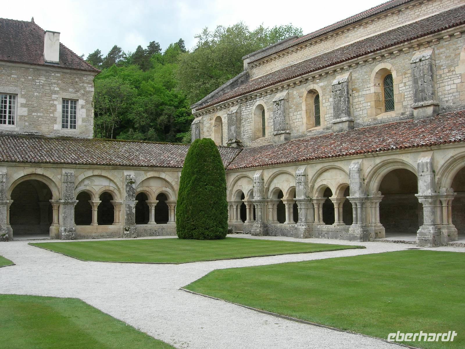 14.5.2015 Fontagny, Kreuzgang &ndash; &copy; Beate Schroedter (Eberhardt TRAVEL)