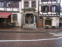 Obernai, Sechs-Eimer-Brunnen &ndash; &copy; Karl-Heinz Meinig (Eberhardt TRAVEL)