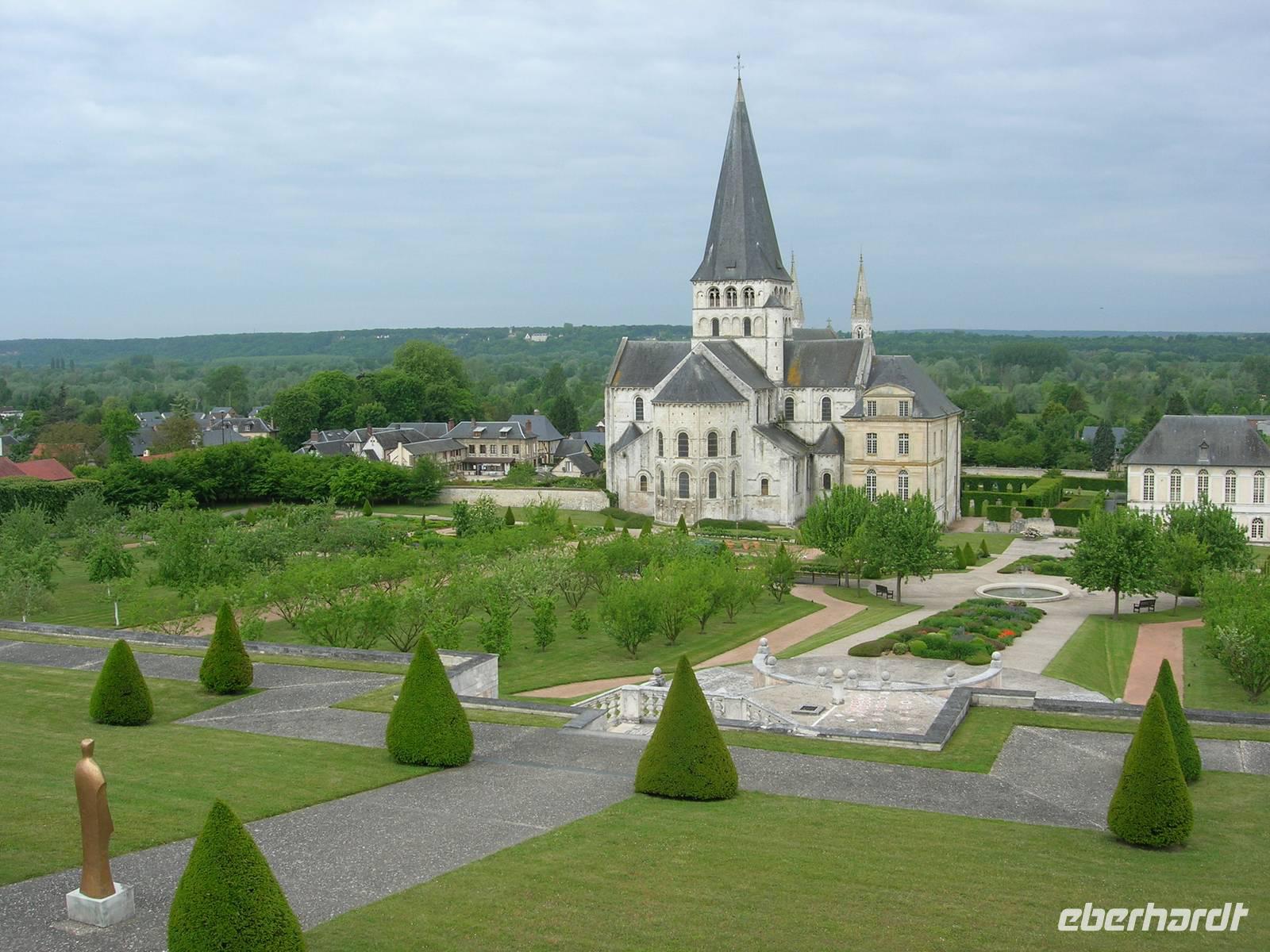 Pfingstsonntag, 24.5.2015 Abbaye Saint-Georges de Boscherville mit Garten &ndash; &copy; Beate Schroedter (Eberhardt TRAVEL)