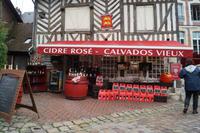 Calvados kaufen in der Normandie &ndash; &copy; Katrin Kerpa (Eberhardt TRAVEL)