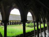 Mont St. Michel, Kreuzgang &ndash; &copy; Jürgen Schmeißer (Eberhardt TRAVEL)