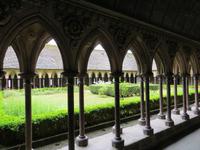 Mont St. Michel, Kreuzgang &ndash; &copy; Jürgen Schmeißer (Eberhardt TRAVEL)