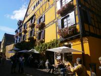 Riquewihr, Straßenszene &ndash; &copy; Karl-Heinz Meinig (Eberhardt TRAVEL)