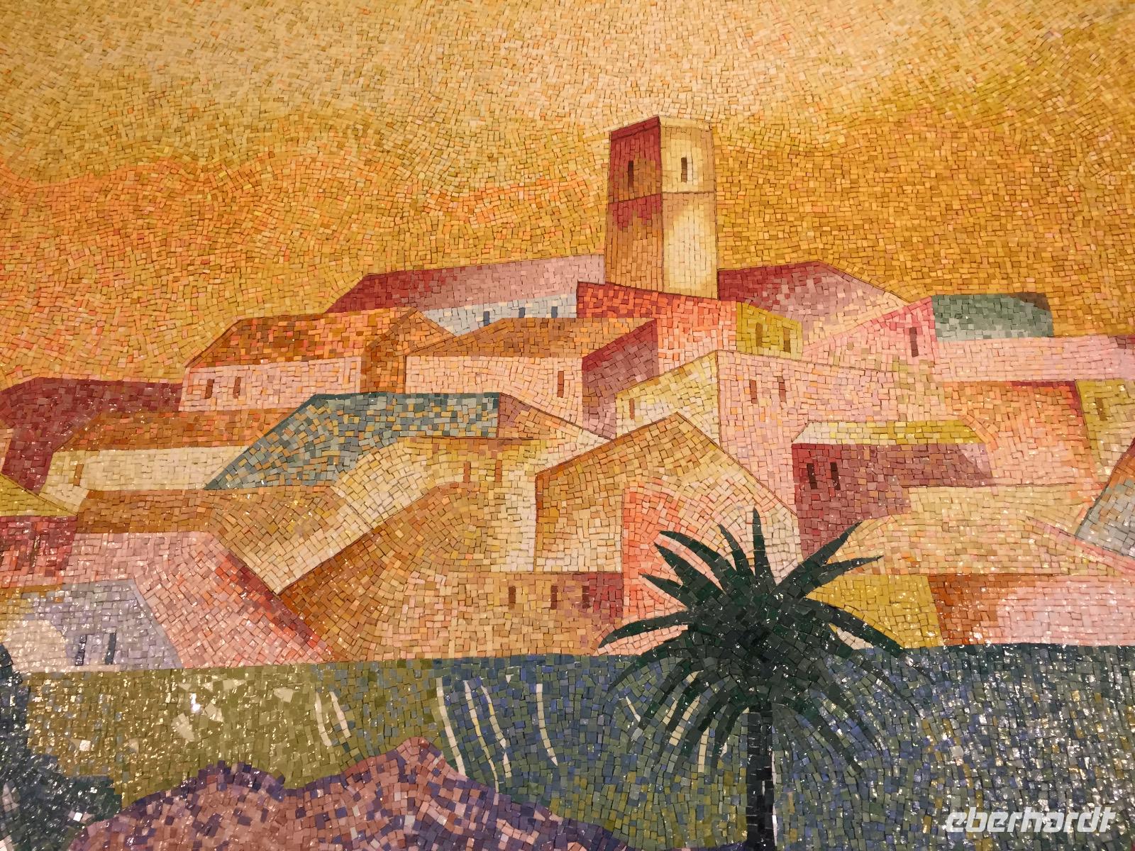 Kapelle mit Mosaiken von Folon.JPG &ndash; &copy; Birgit Janosch (Eberhardt TRAVEL)