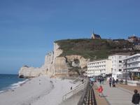 Étretat, Strand und Seefahrerkirche &ndash; &copy; Michael Krause (Eberhardt TRAVEL)