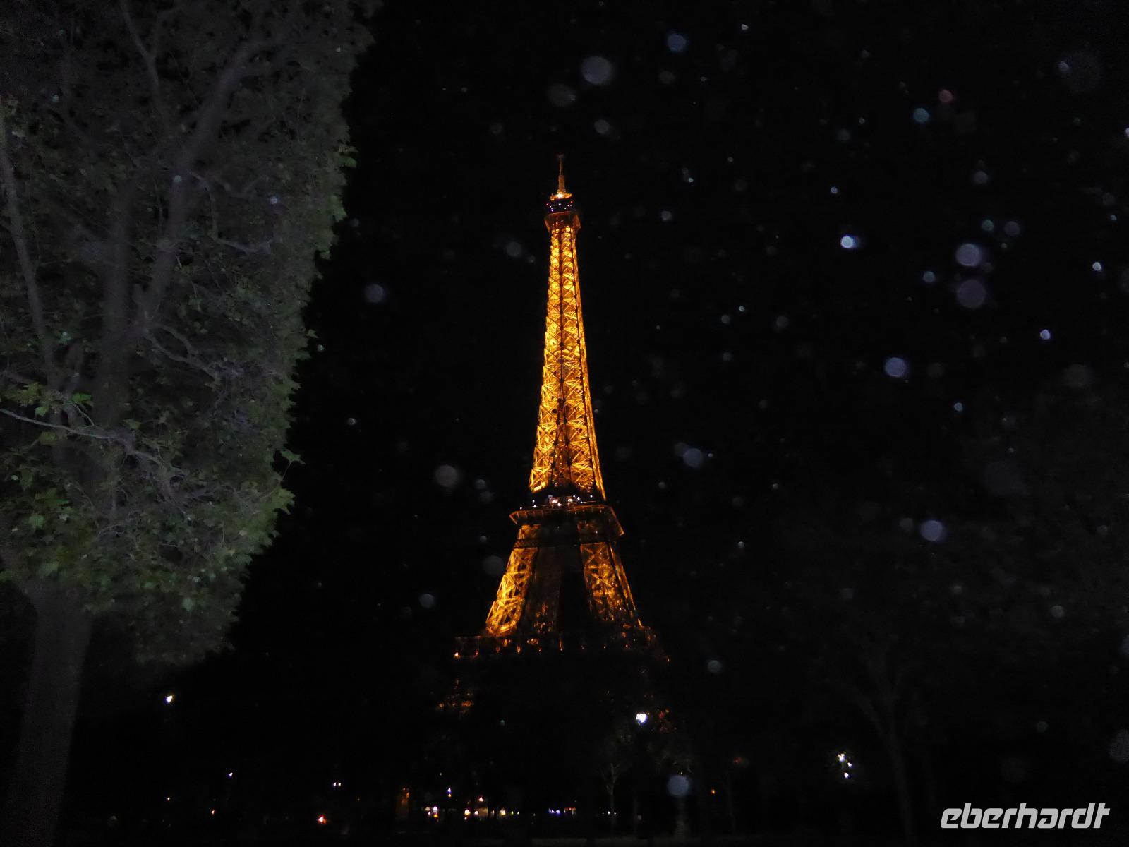 Eiffelturm bei Nacht  &ndash; &copy; Claudia Bernhardt (Eberhardt TRAVEL)