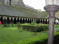 Mont St Michel Kreuzgang &ndash; &copy; Beate Schroedter (Eberhardt TRAVEL)