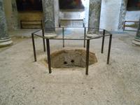 028. Taufbecken Aix en Provence &ndash; &copy; Sophie Hof (Eberhardt TRAVEL)