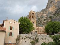 049. Moustiers Sainte Marie &ndash; &copy; Sophie Hof (Eberhardt TRAVEL)