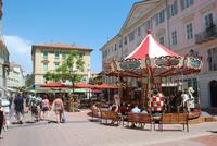 001. Karussel Menton &ndash; &copy; Sophie Hof (Eberhardt TRAVEL)