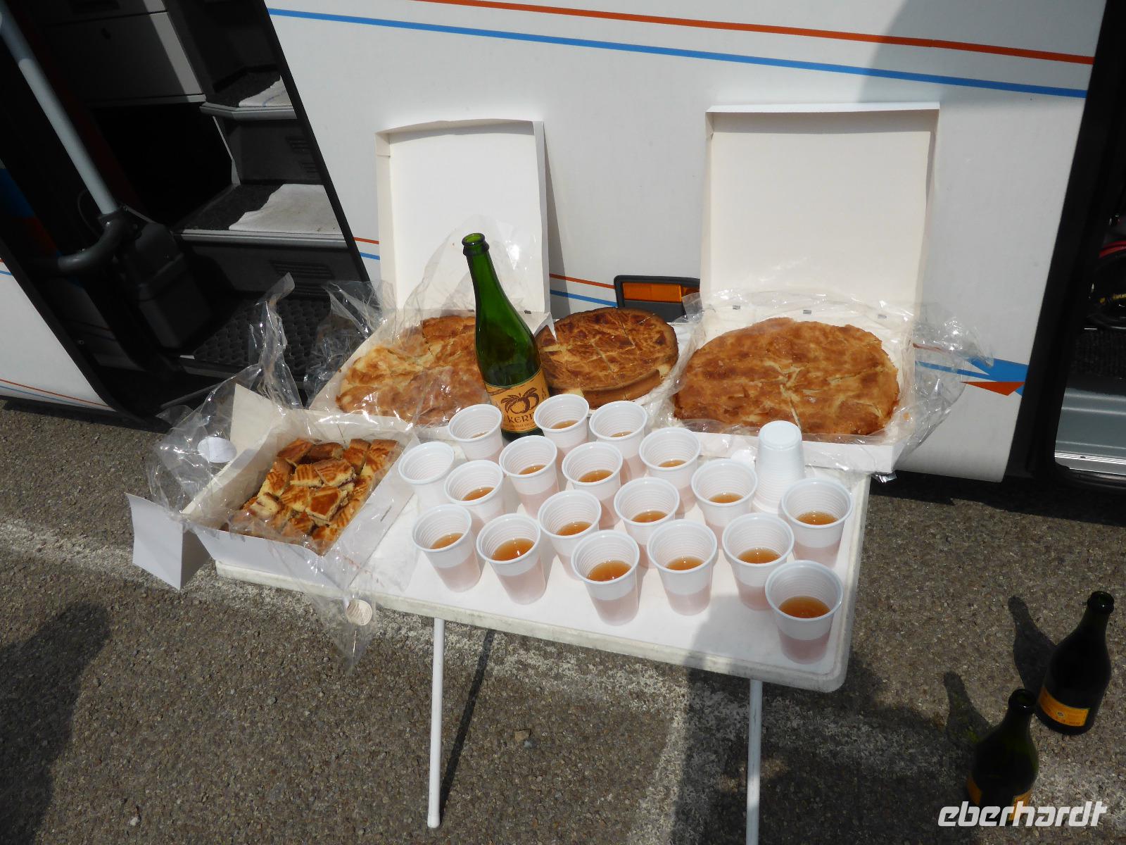 Pointe du Raz - Picknick mit bretonischem Kuchen &ndash; &copy; Claudia Bernhardt (Eberhardt TRAVEL)