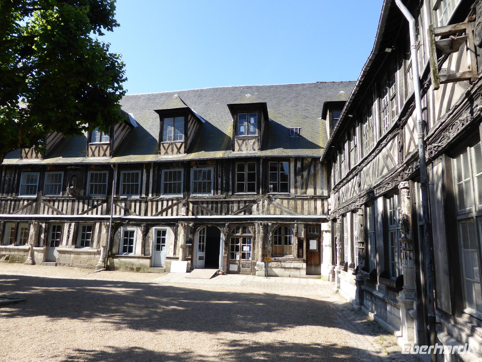 Rouen - Aitre St. Maclou  &ndash; &copy; Claudia Bernhardt (Eberhardt TRAVEL)