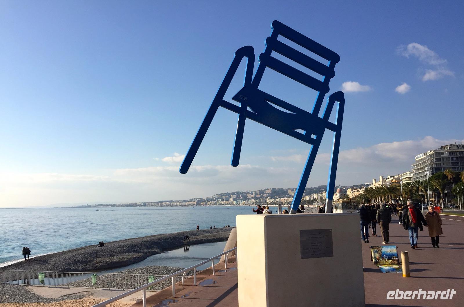 Die blauen Stühle der PROM &ndash; &copy; Birgit Janosch (Eberhardt TRAVEL)