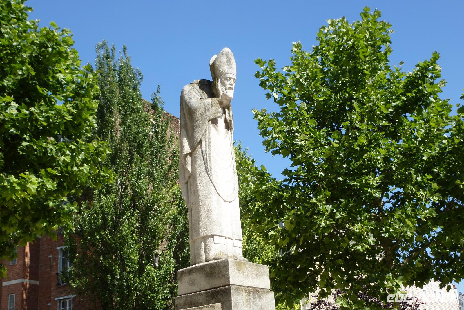 Statue des St. Dionys &ndash; &copy; Gabriele Sauer (Eberhardt TRAVEL)
