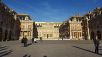 Innenhof Schloss Versailles &ndash; &copy; Maxi Goldbach (Eberhardt TRAVEL)
