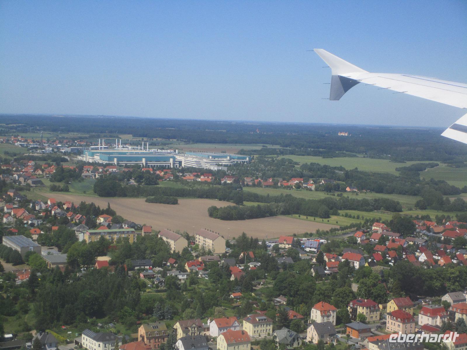 Rückflug. Dresden, Halbleiterwerk &ndash; &copy; Peter Großer (Eberhardt TRAVEL)