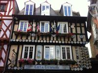 Quimper-Fachwerk.+Faience &ndash; &copy; Birgit Janosch (Eberhardt TRAVEL)