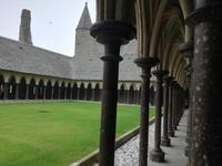 067. Kreuzgang MOnt Saint Michel &ndash; &copy; Sophie Hof (Eberhardt TRAVEL)