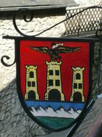 Lourdes, Wappen mit Stadtlegende &ndash; &copy; Peter Großer (Eberhardt TRAVEL)