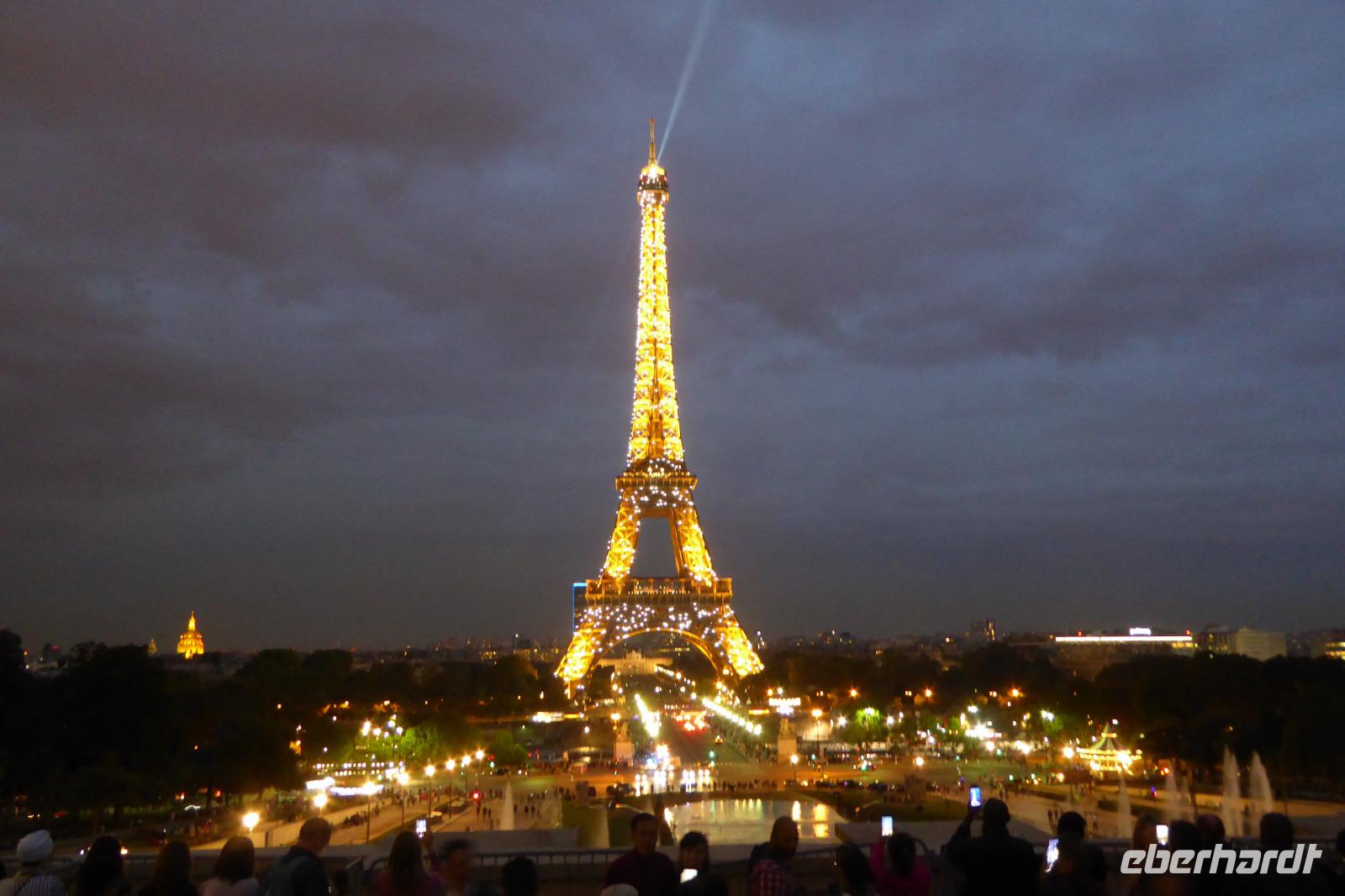 Eiffelturm bei Nacht  &ndash; &copy; Gabriele Sauer (Eberhardt TRAVEL)