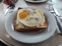 Als Imbiss Croque Madame &ndash; &copy; Gina Egenolf (Eberhardt TRAVEL)