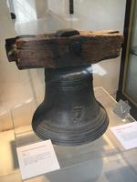 Marinemuseum Rochefort, Schiffsglocke &ndash; &copy; Dr. Michael Krause (Eberhardt TRAVEL)