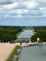 28SchlossVersaillesBlickAusDemSpiegelsaal &ndash; &copy; Alexandra Jordan (Eberhardt TRAVEL)