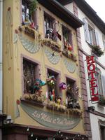Ribeauville. Hausschmuck &ndash; &copy; Peter Großer (Eberhardt TRAVEL)