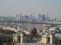 v.Eiffelturm auf La Defense &ndash; &copy; Volker Jungklaus (Eberhardt TRAVEL)