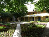 Arles - Hotel Dieu &ndash; &copy; Hans-Joachim Trutz (Eberhardt TRAVEL)