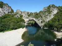 Ausflug an die Ardeche - Pont d'Arc mit Sonne &ndash; &copy; Hans-Joachim Trutz (Eberhardt TRAVEL)