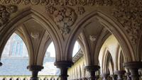 Mont-Saint-Michel, Kreuzgang &ndash; &copy; Beate Schroedter (Eberhardt TRAVEL)