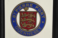 Guernsey, Wappen &ndash; &copy; Gabriele Sauer (Eberhardt TRAVEL)