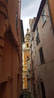 Kirchturm in Menton &ndash; &copy; Maja Petermann (Eberhardt TRAVEL)