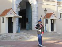 Wache vor dem Fürstenpalast in Monaco &ndash; &copy; Lena Rautenberg (Eberhardt TRAVEL)