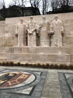 Die vier bedeutendsten Genfer Reformatoren im Zentrum der Reformationswand &ndash; &copy; Dr. Michael Krause (Eberhardt TRAVEL)