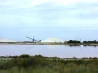 Tag 6 - 4 - Salzberge in der Camargue &ndash; &copy; Sabine Heitzer (Eberhardt TRAVEL)