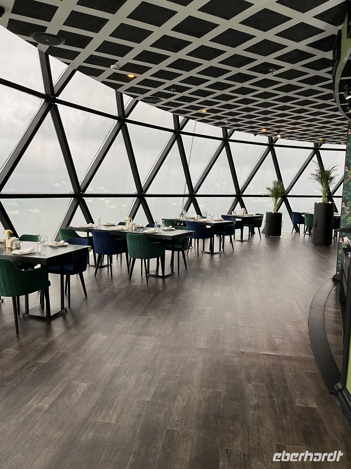 Restaurant Alphabet Tower, Batumi, Georgien &ndash; &copy; Maria Feibig (Eberhardt TRAVEL)
