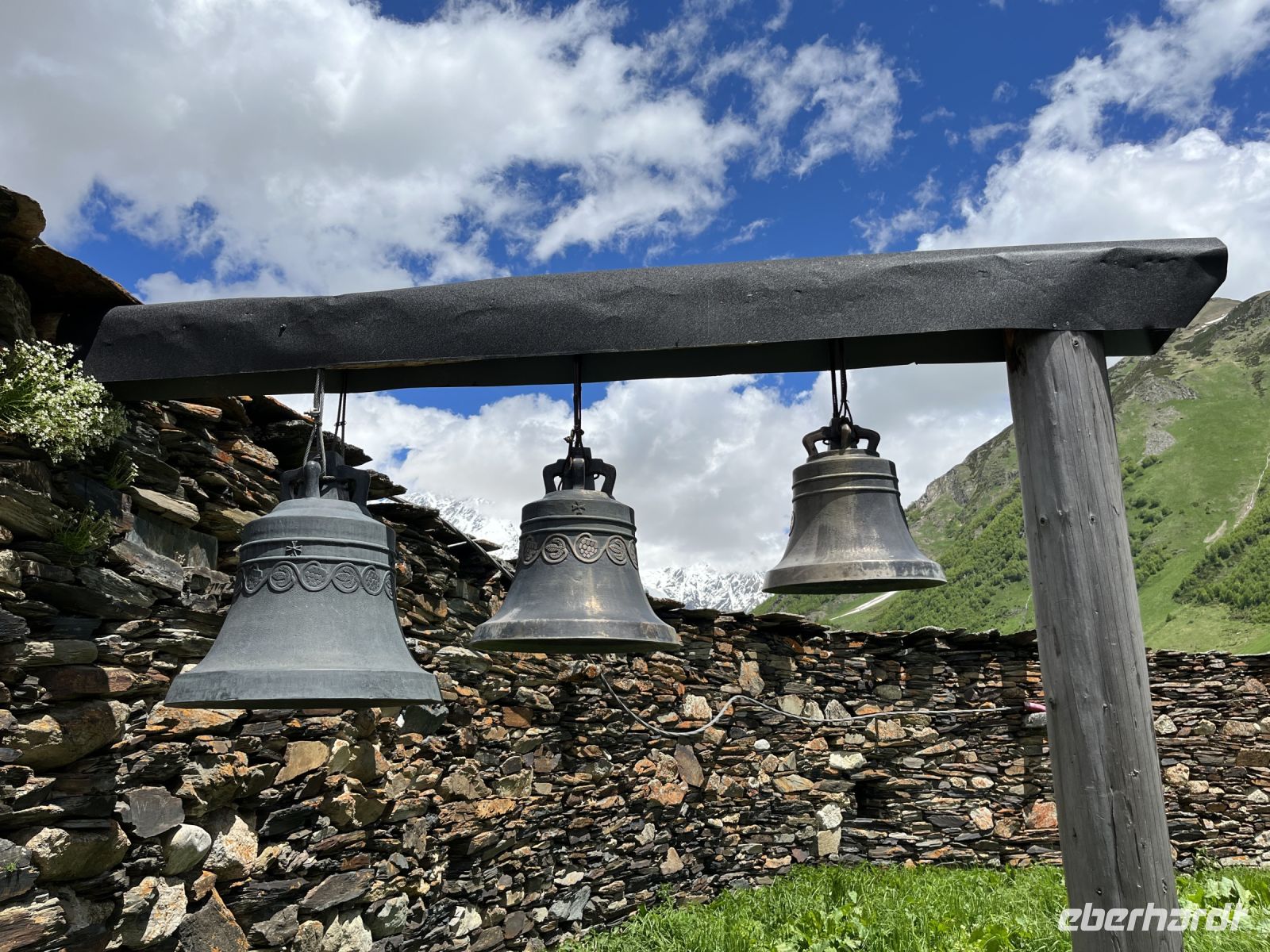Glocken der Lamaria Kirche, Georgien &ndash; &copy; Maria Feibig (Eberhardt TRAVEL)
